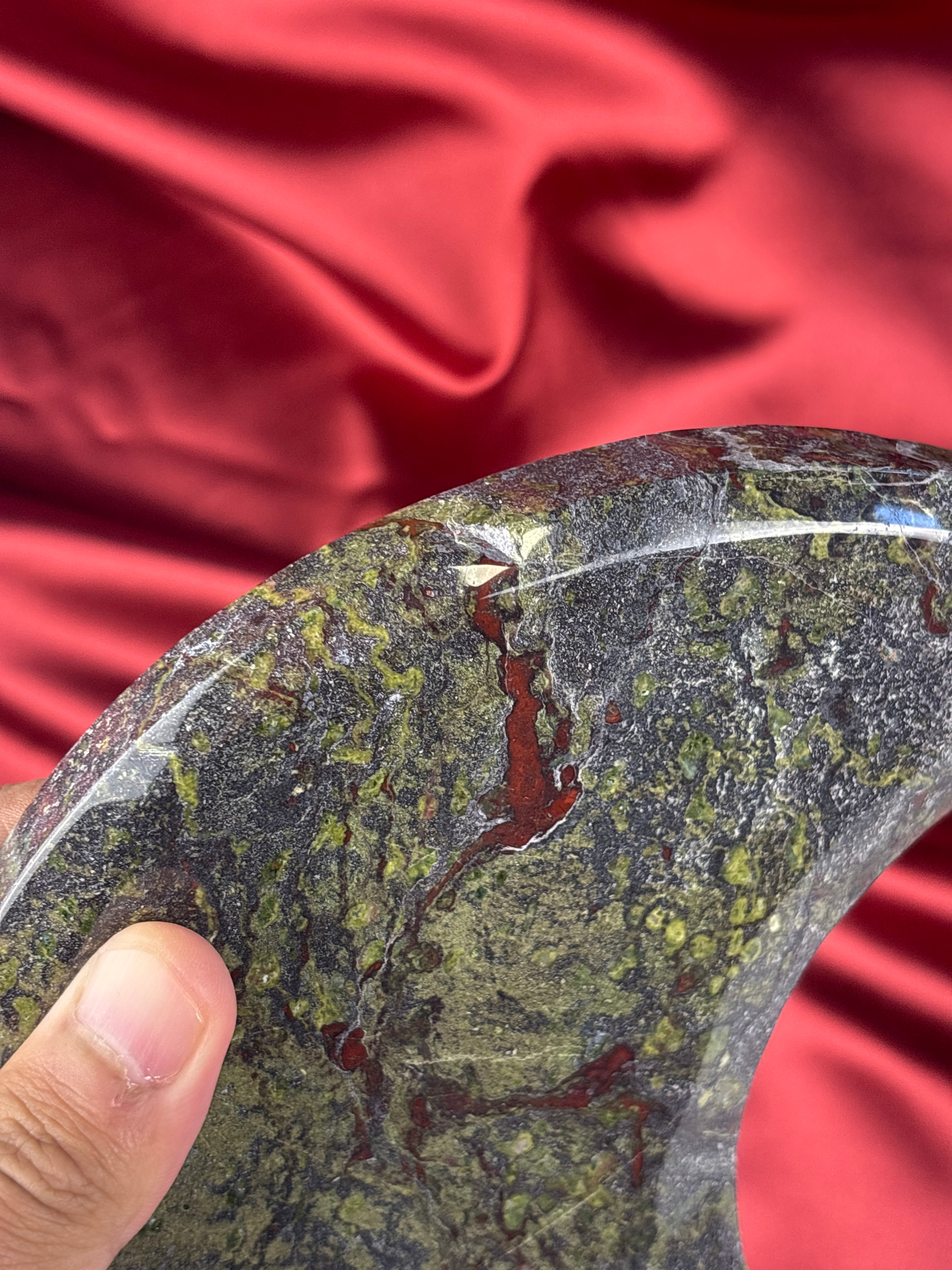 Dragon stone half moon 🌙 (1kg)