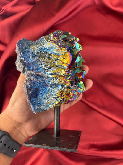 Titanium Aura Quartz on a metal stand / Titanium Aura kvarc fém állványon(1, 6kg)