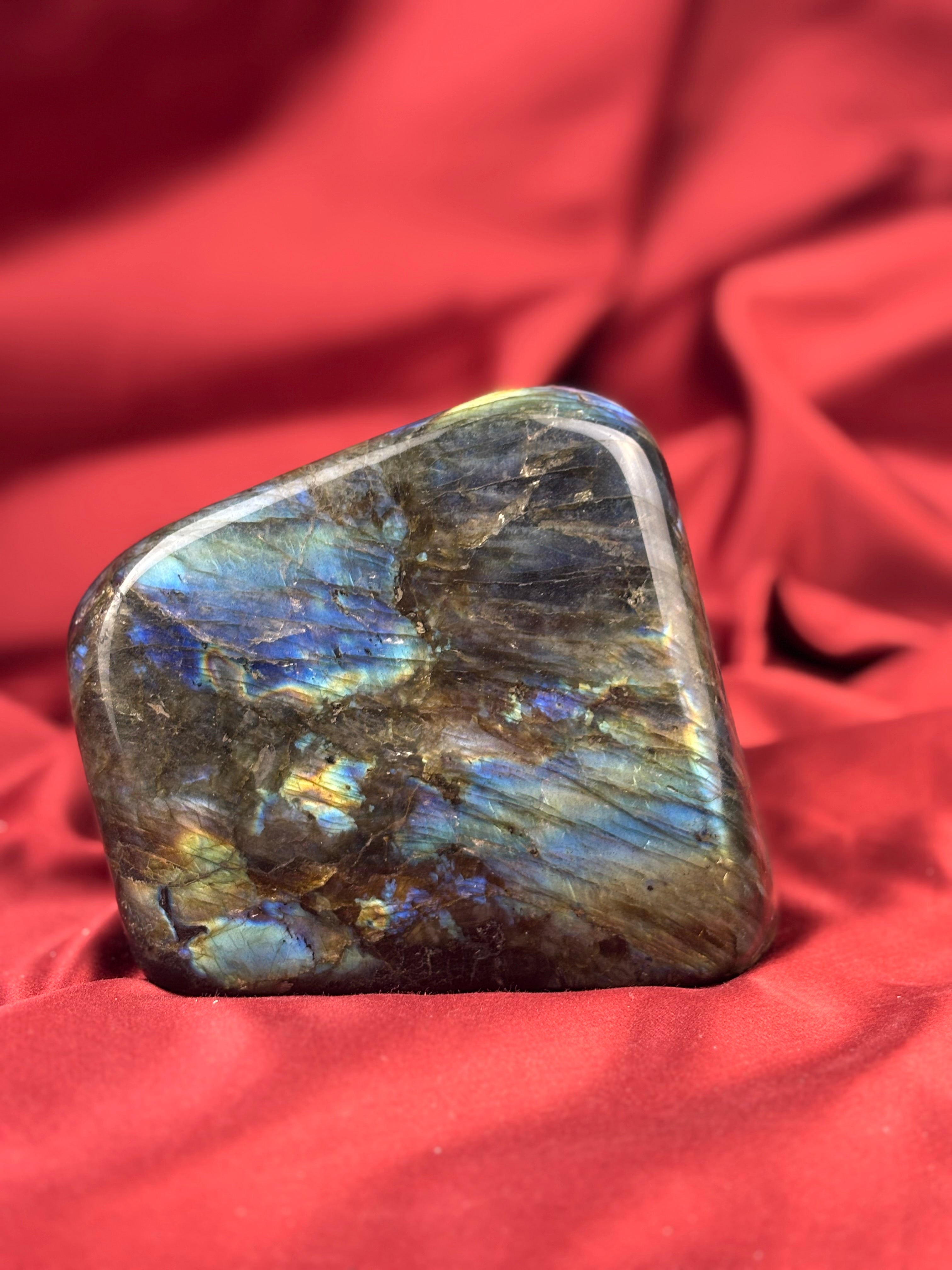 Labradorit szabad formájú (Madagaszkár)