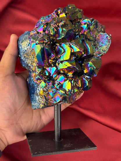 Titanium Aura Quartz on a metal stand / Titanium Aura kvarc fém állványon(1, 6kg)