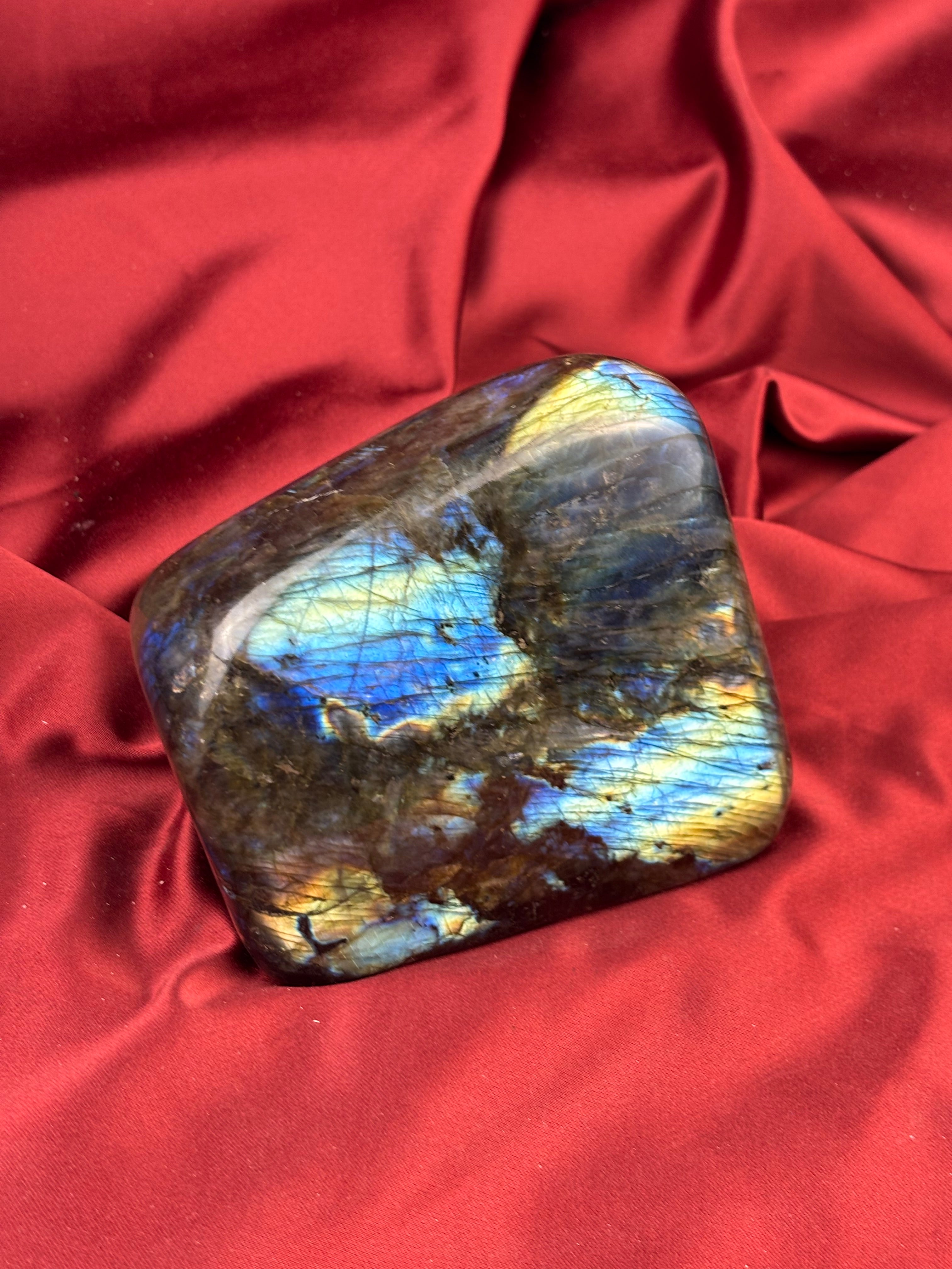 Labradorit szabad formájú (Madagaszkár)