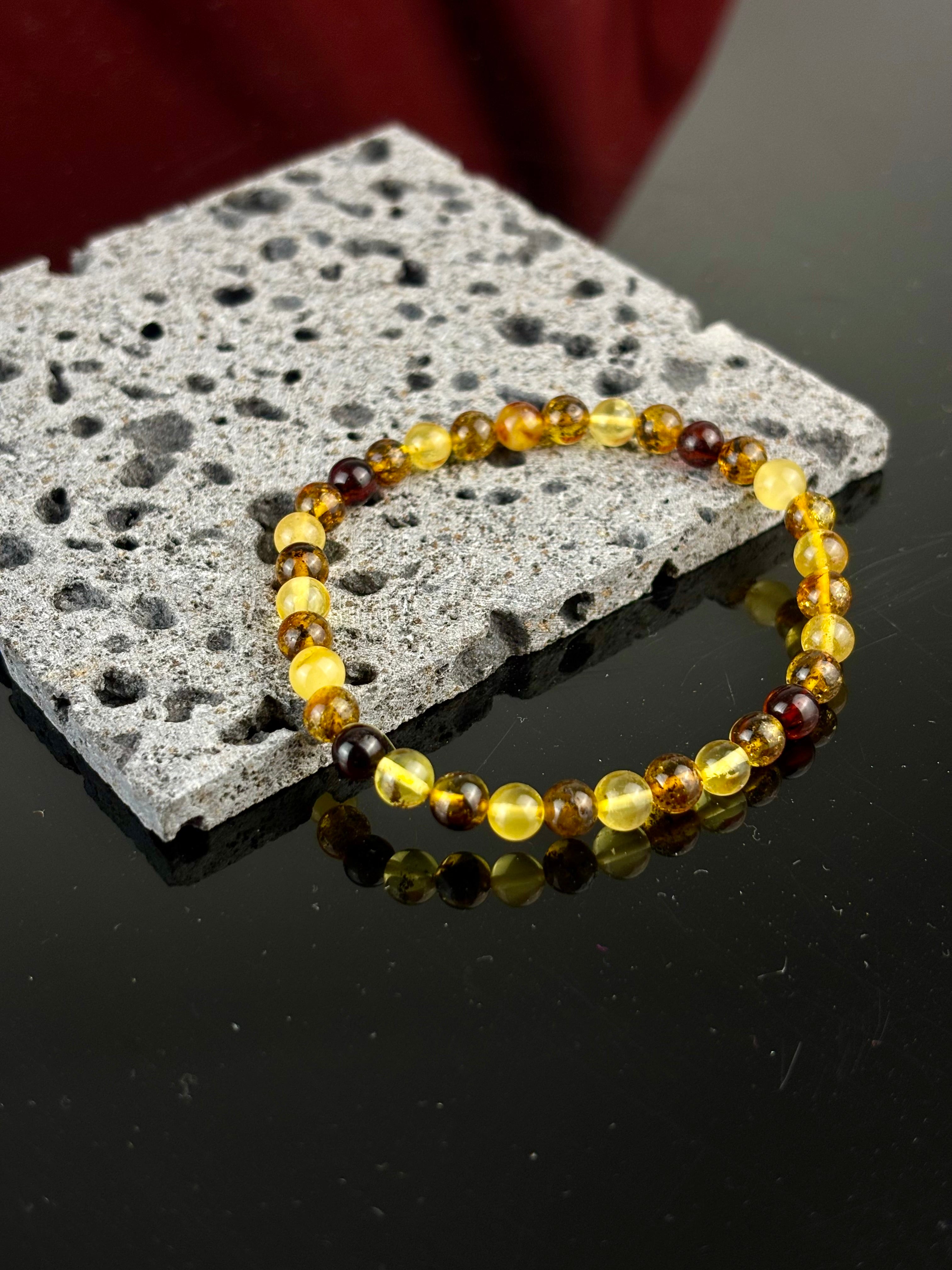 Borostyán (Amber) Karkötő 4mm