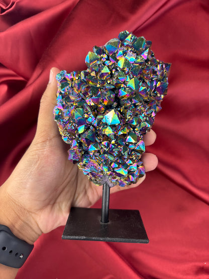 Titanium Aura Quartz on a metal stand/Titanium Aura kvarc fém állványon (600g)