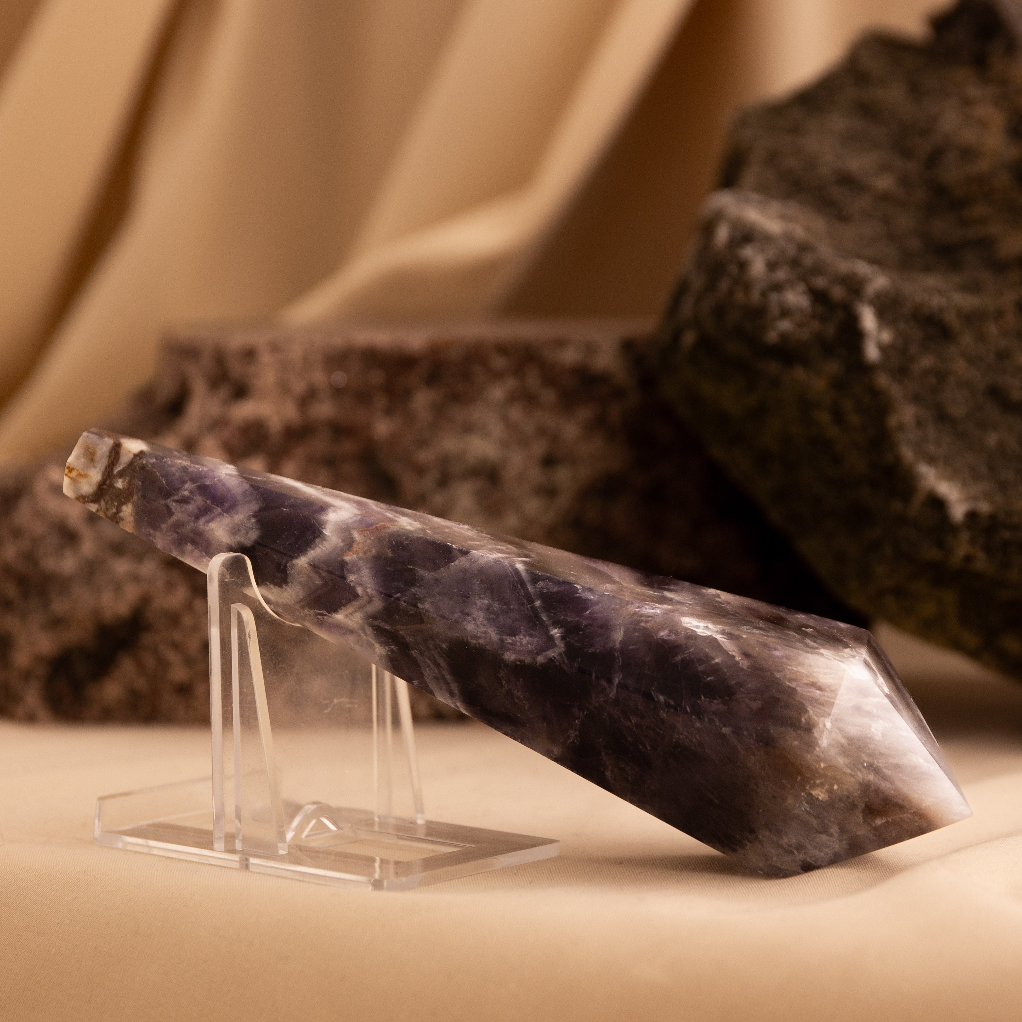 Ametiszt - Piramis obeliszk