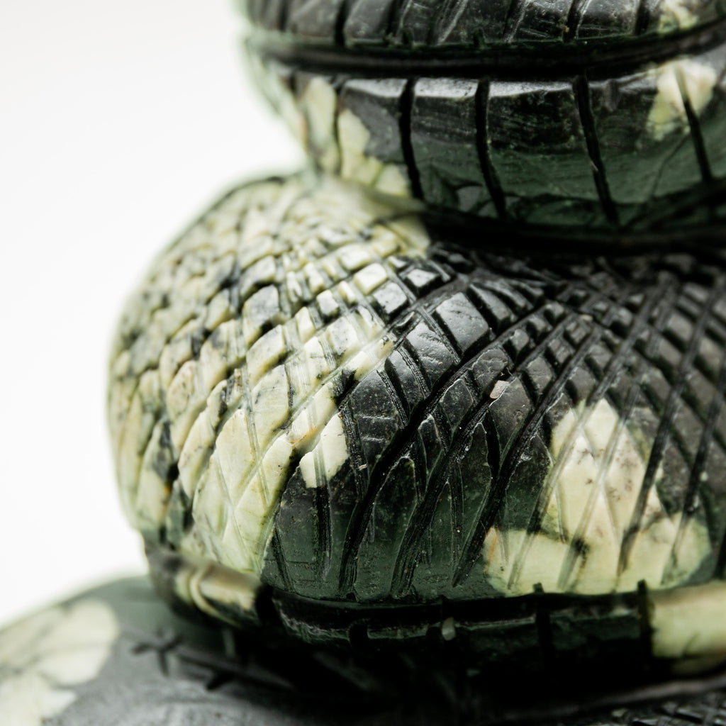 Chrysanthemum stone Snake - 1655g/15.5cm