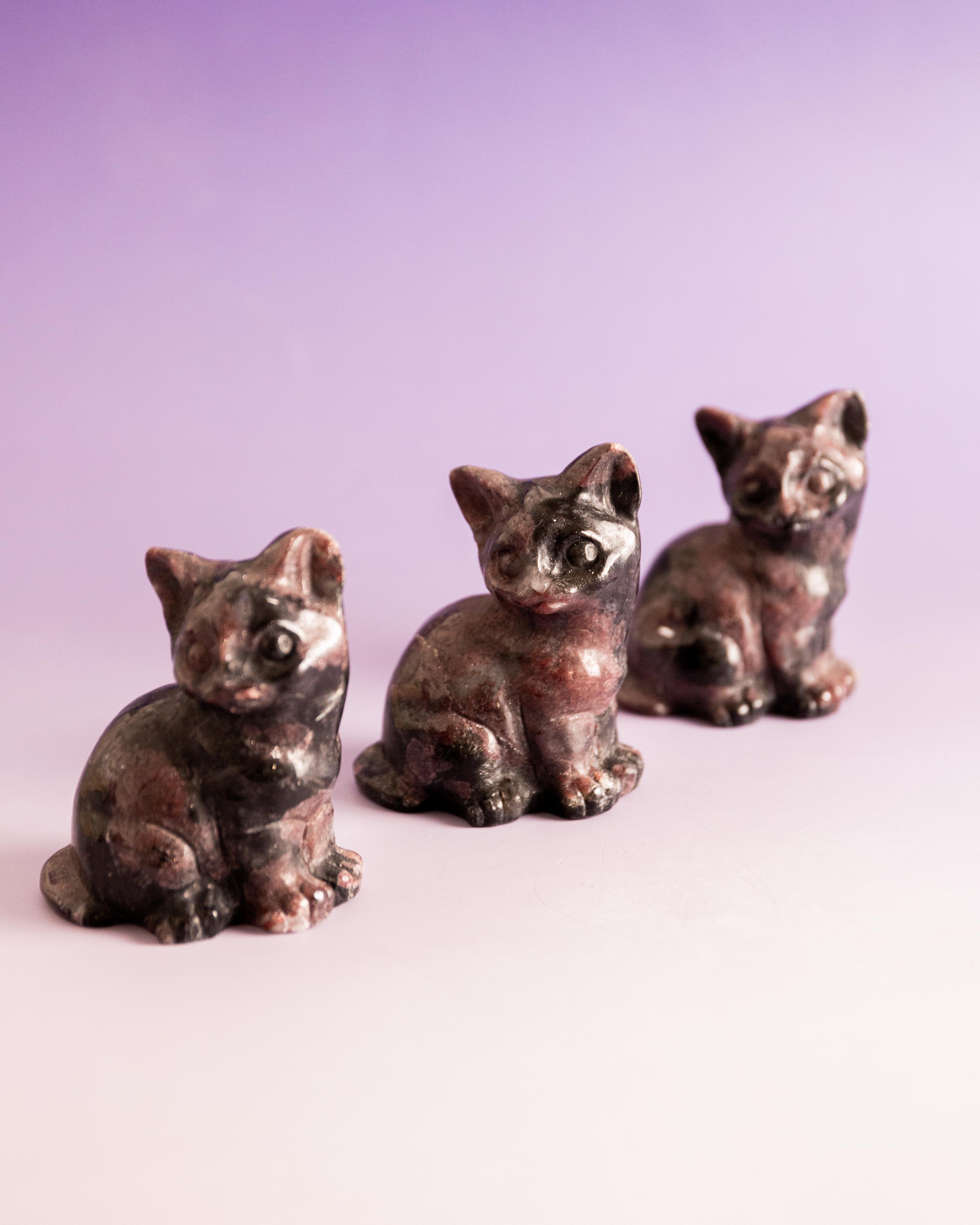 Garnet Cat - 310g/8.5cm