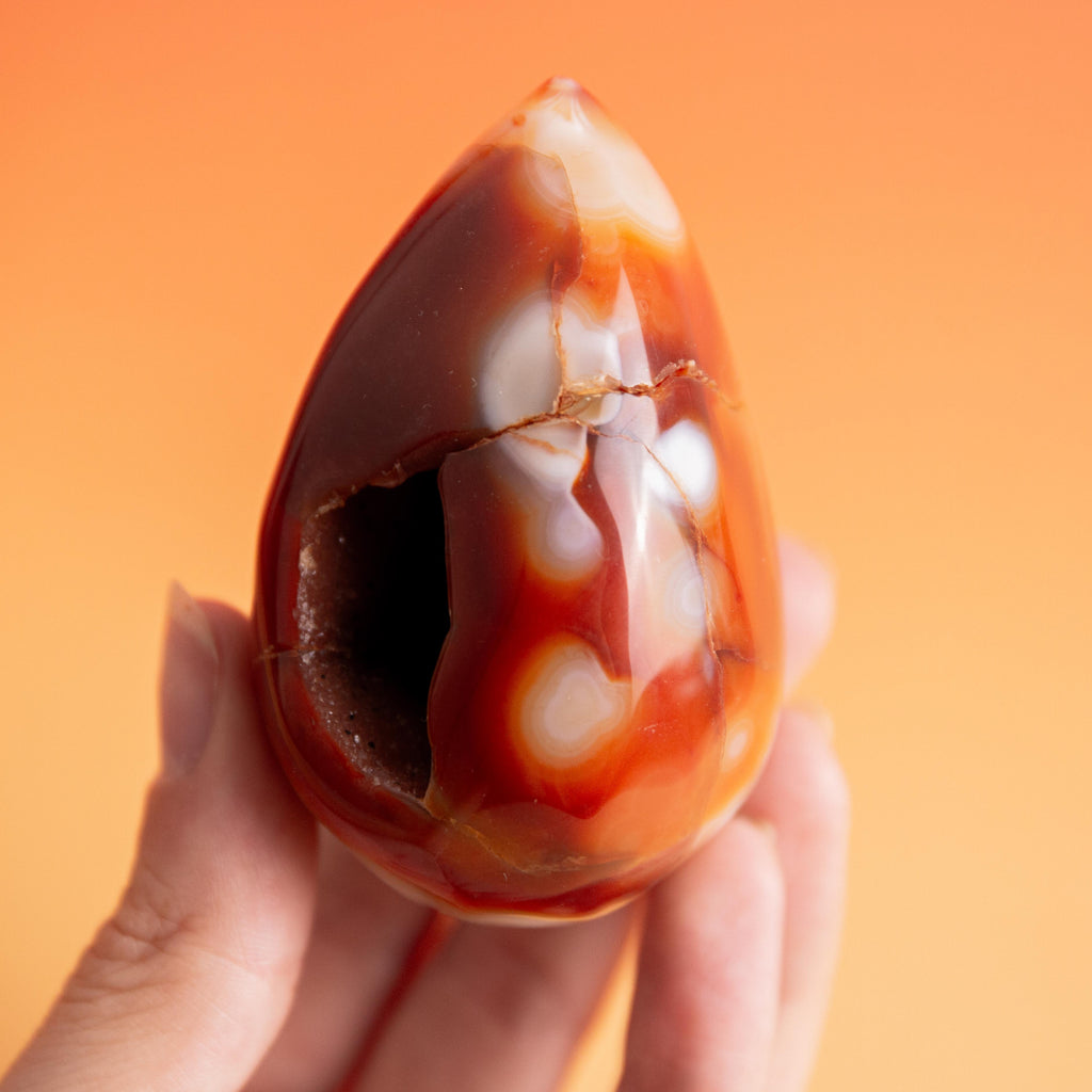 Carnelian Egg - 8 cm 156 gr