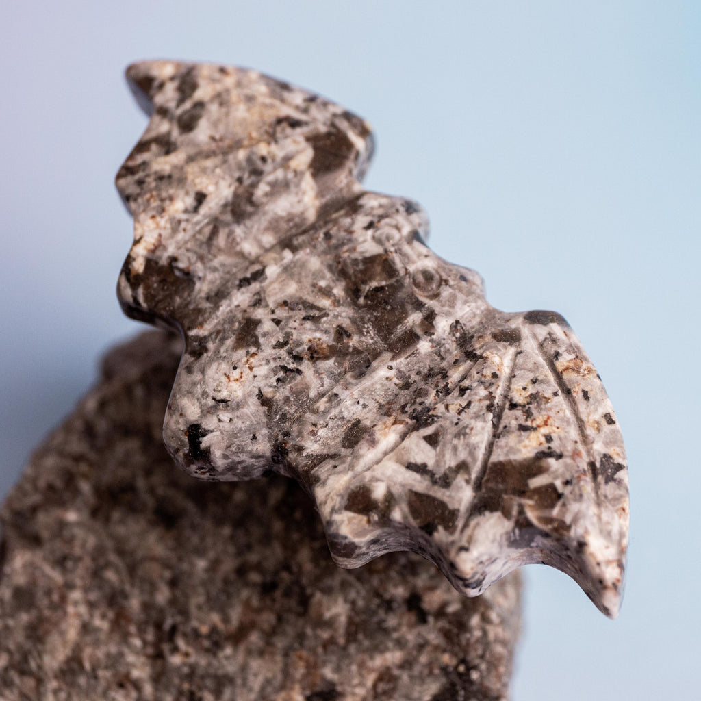 Yooperlite Bat on the rock - 7cm