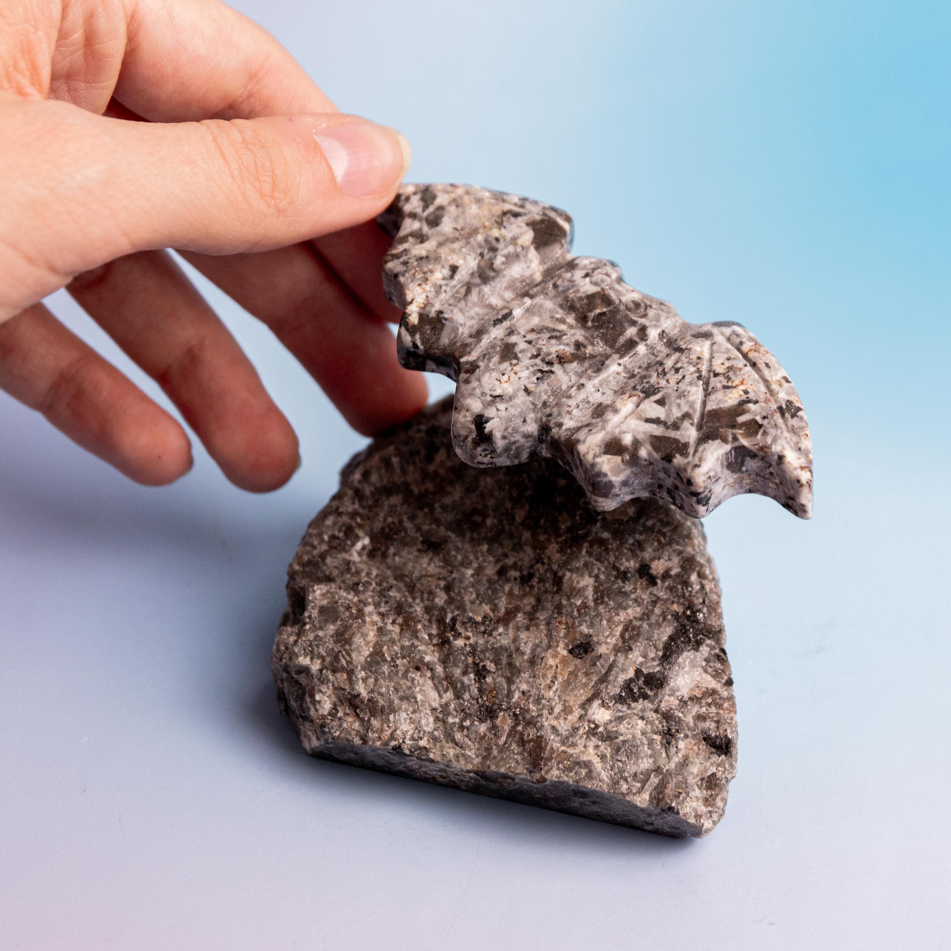 Yooperlite Bat on the rock - 7cm