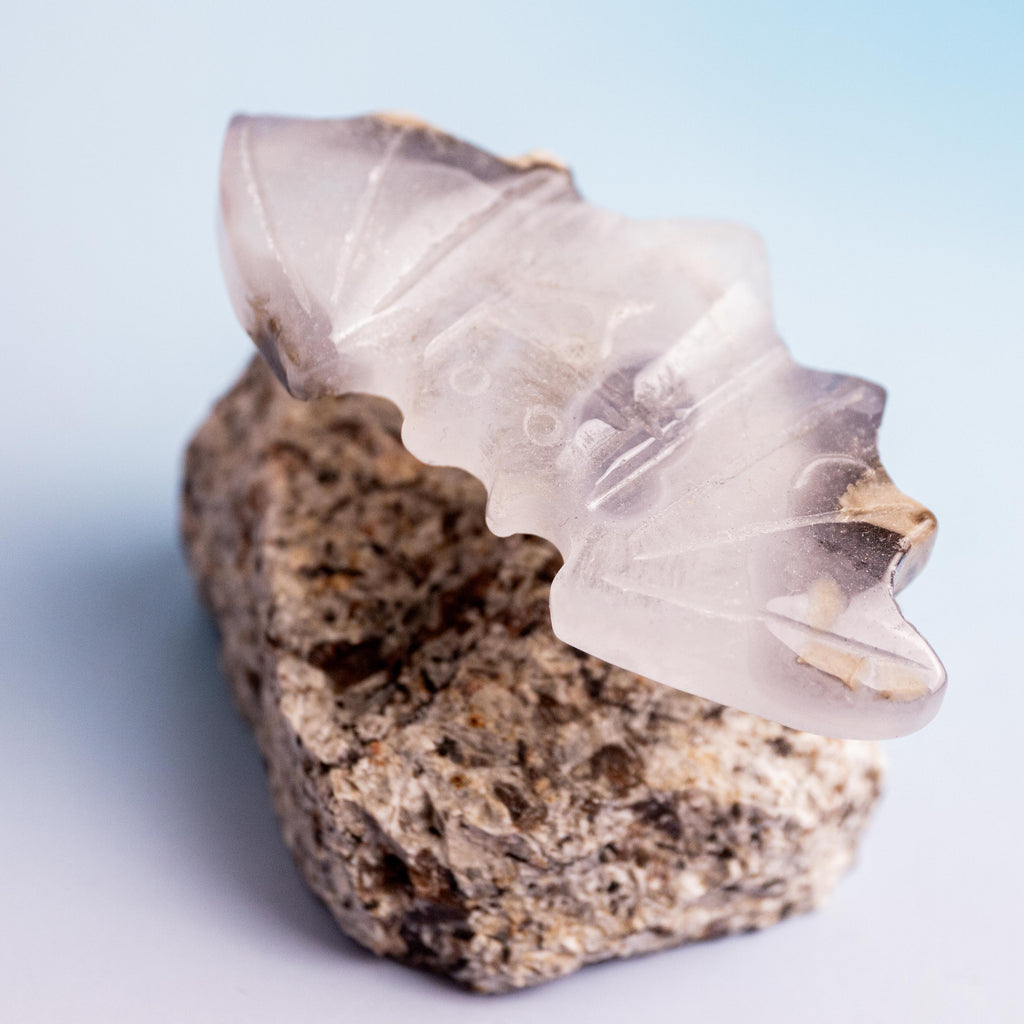 Agate Yooperlite Bat on the rock - 7cn