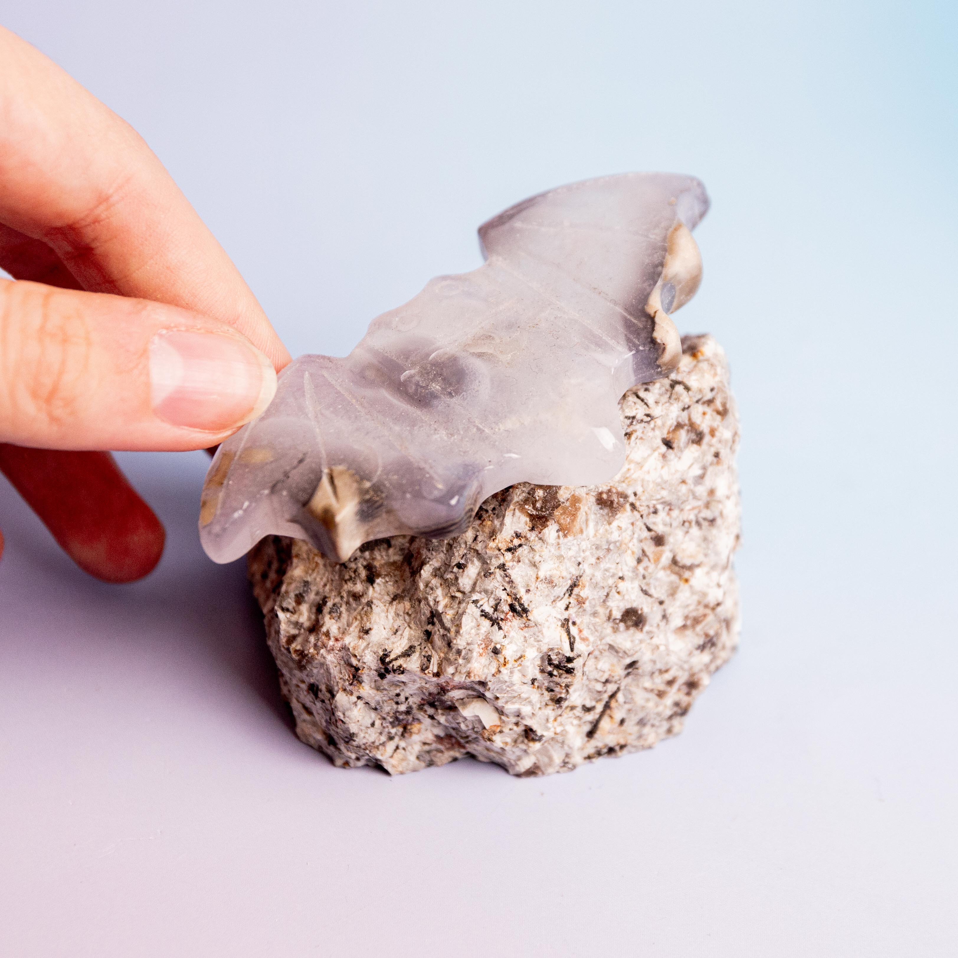 Agate Yooperlite Bat on the rock - 7cn
