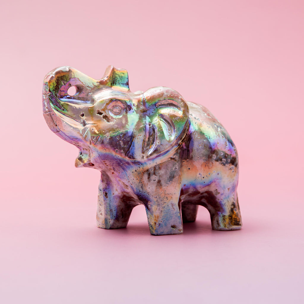 Quartzite (aura) Elephant - 8 cm 316 gr