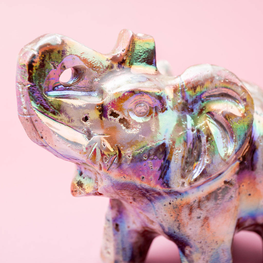 Quartzite (aura) Elephant - 8 cm 316 gr