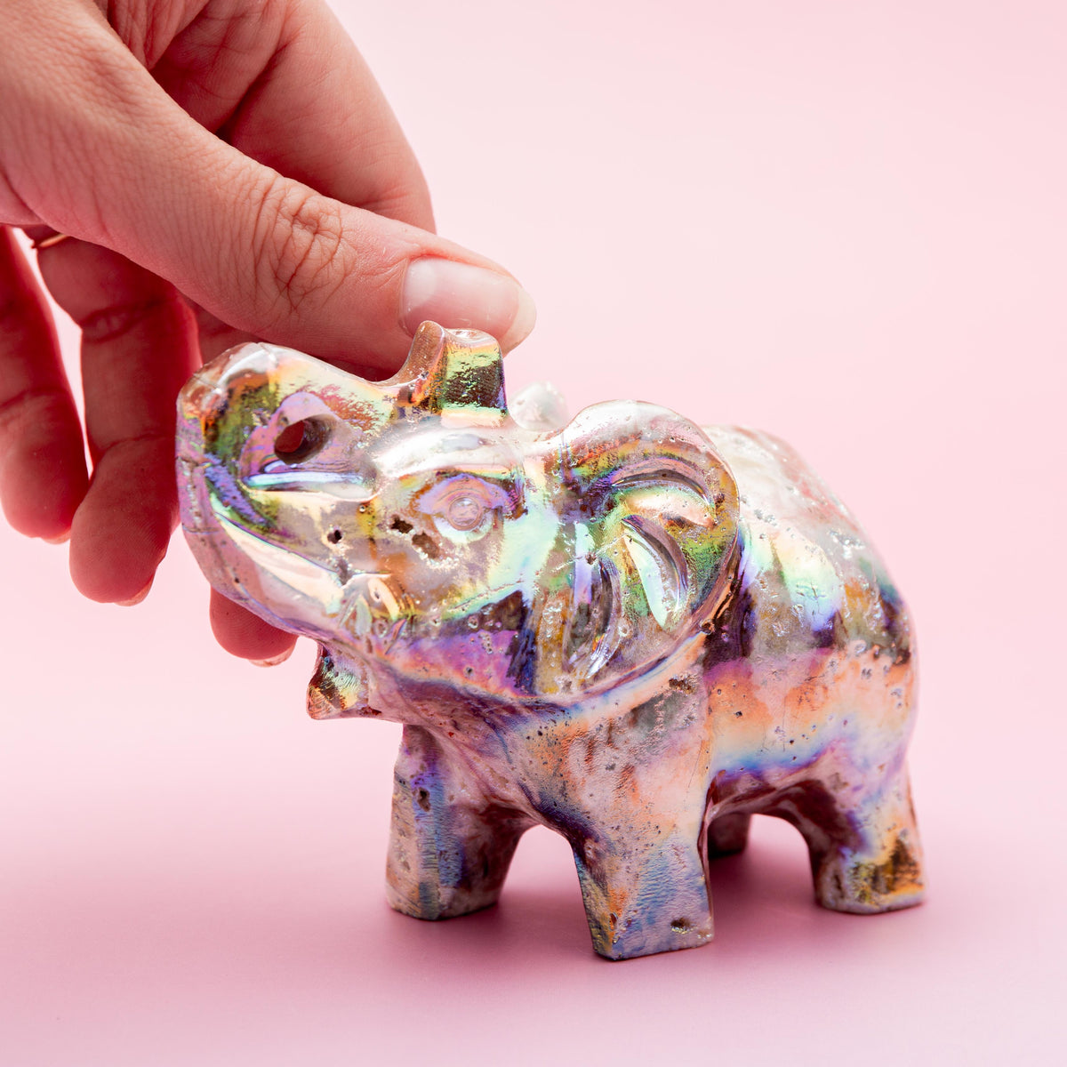 Quartzite (aura) Elephant - 8 cm 316 gr