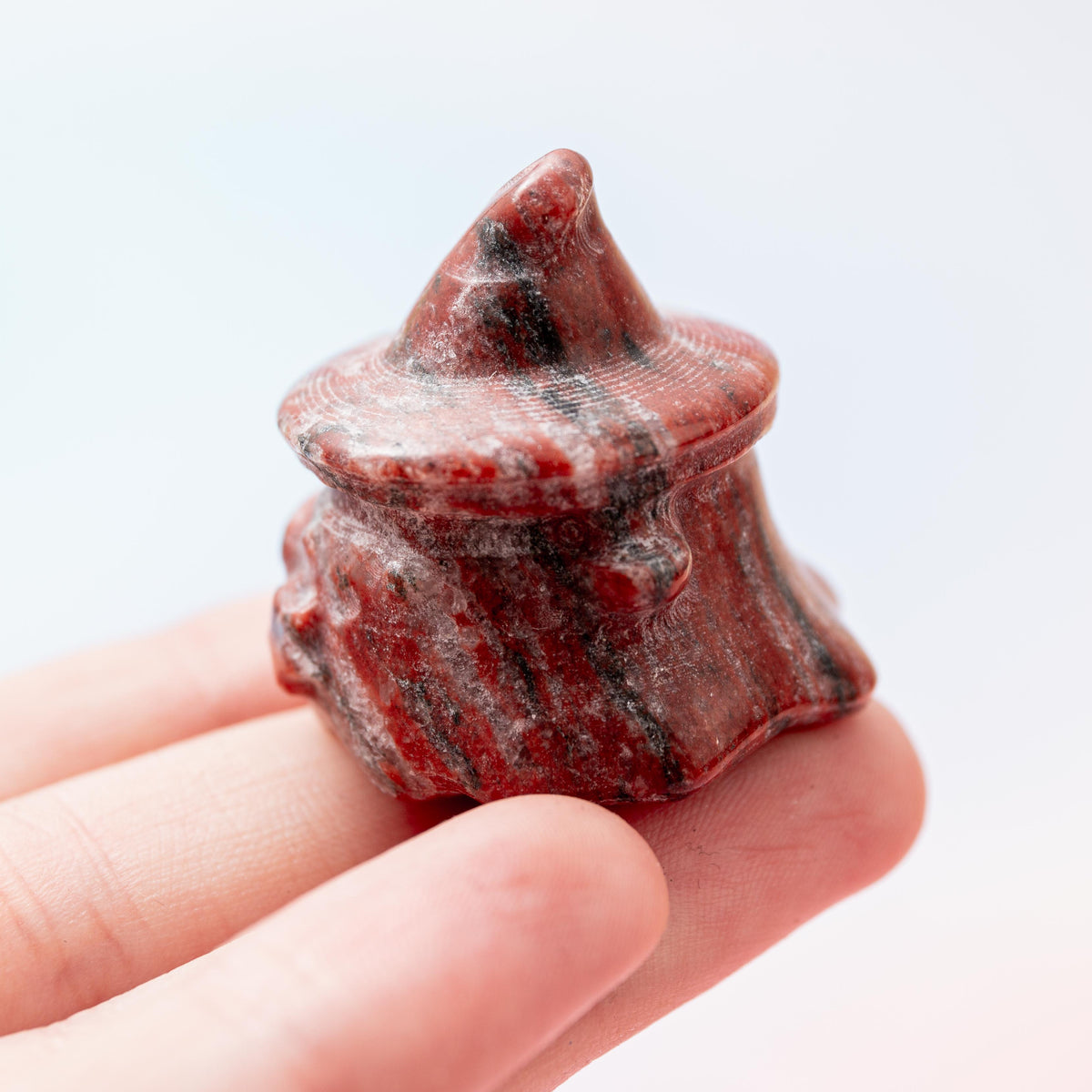 Red Jasper Ghost in Hat - 4 cm (A12)