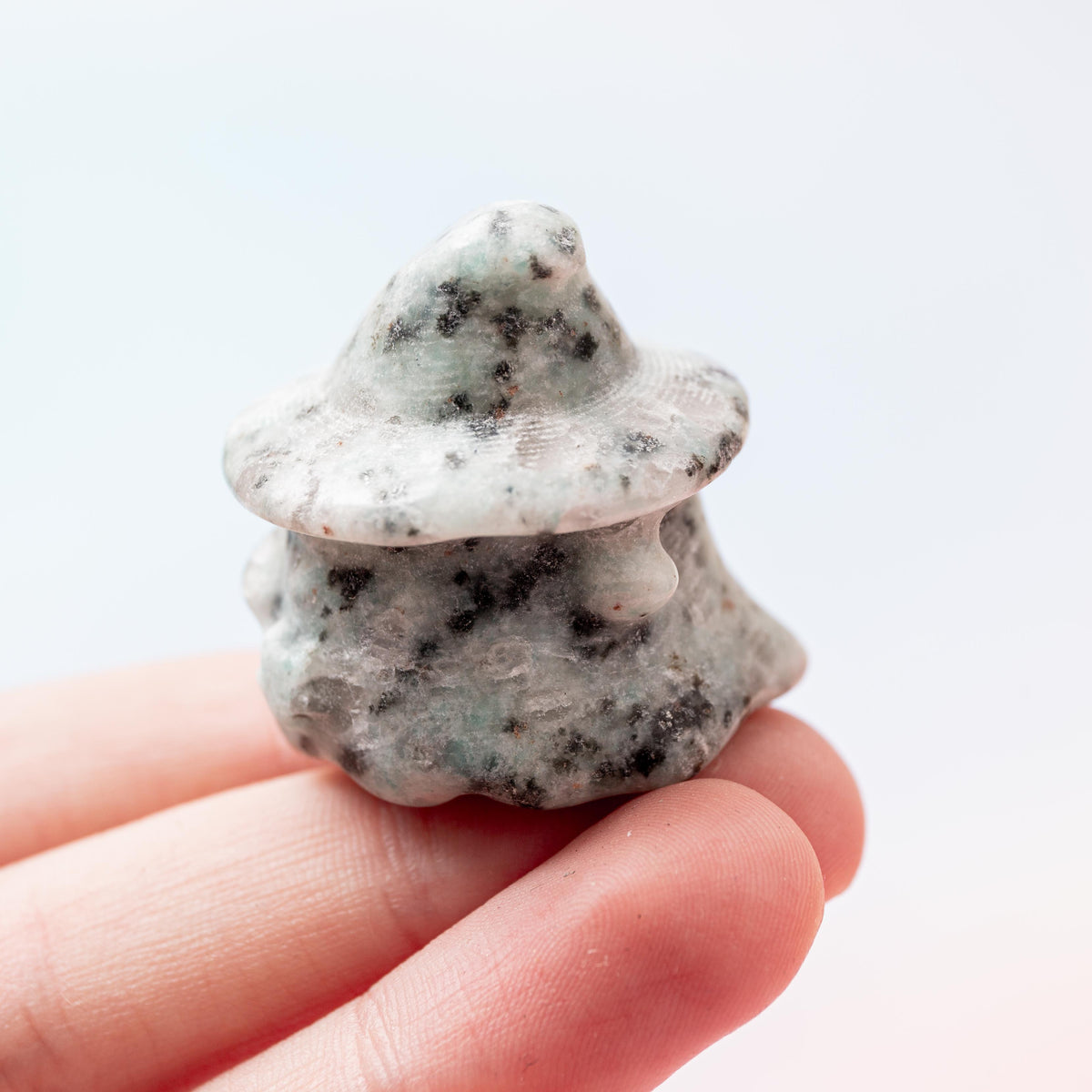 Kiwi Calcite Ghost in Hat - 4 cm (A14)