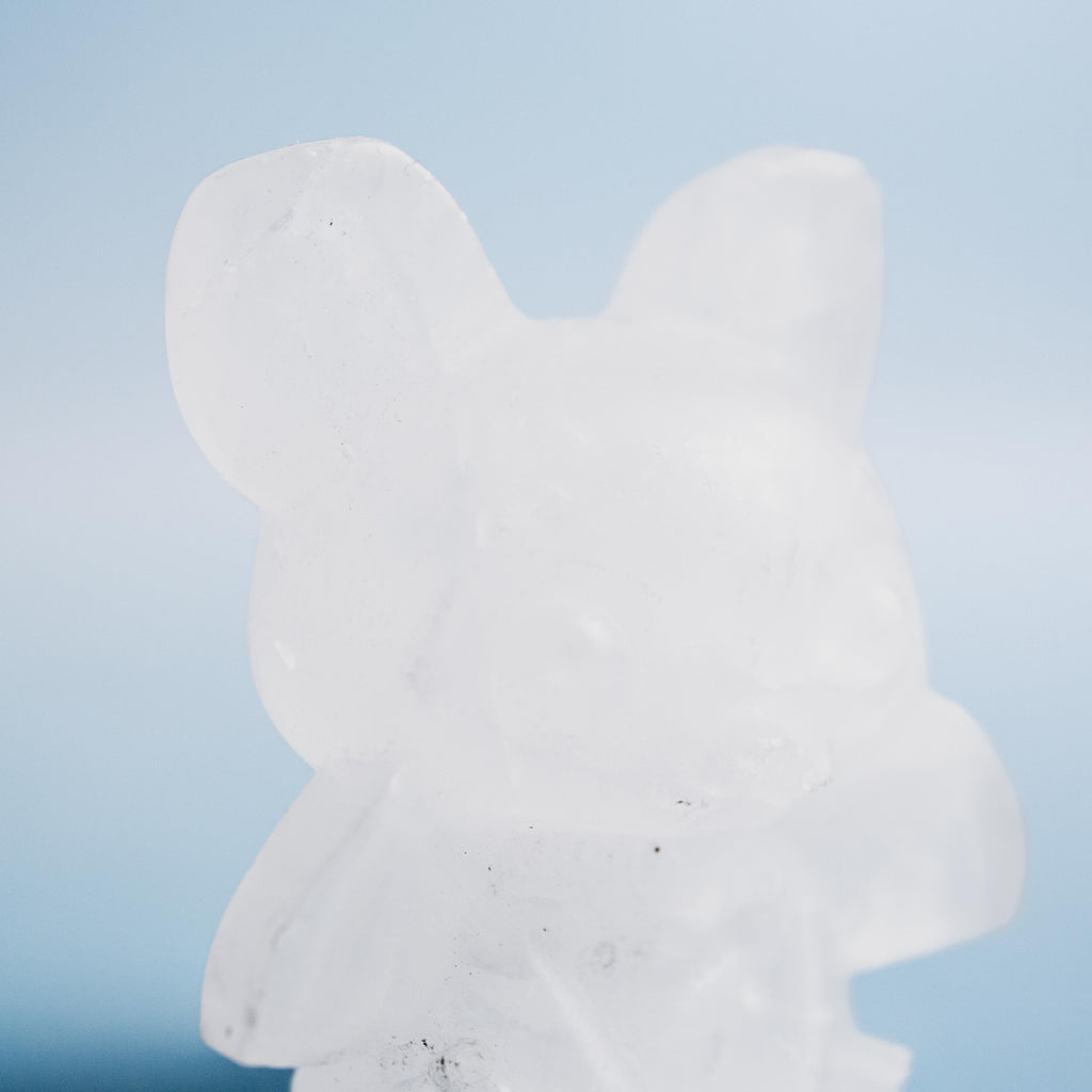 Clear Quartz Bat - 5 cm 89 gr