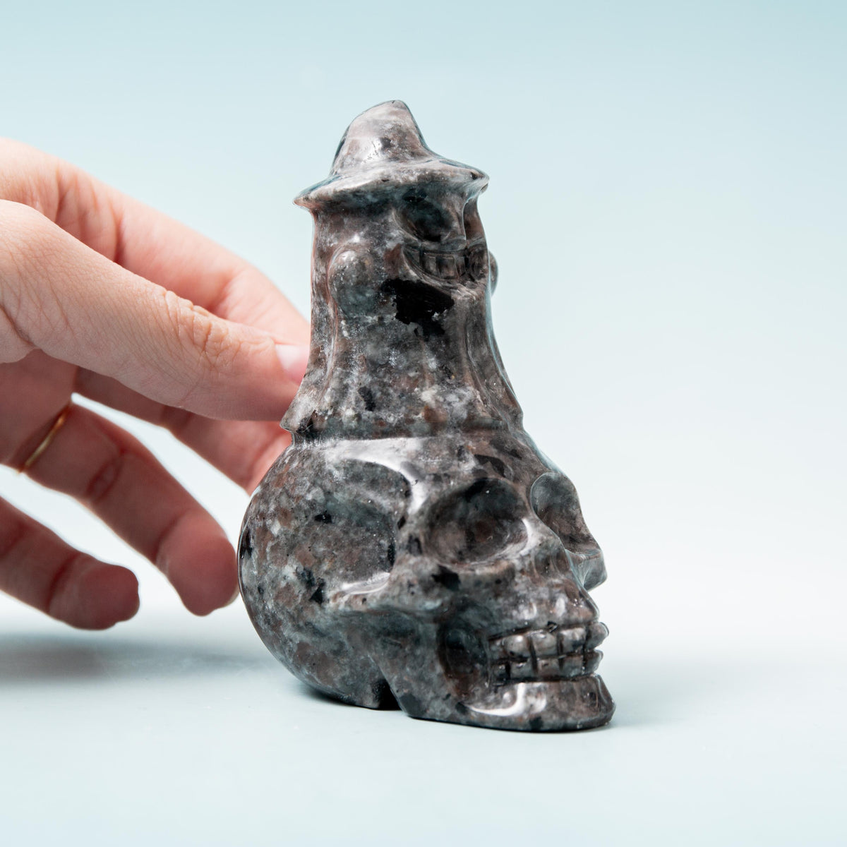 Yooperlite Skull with Ghost on Top - 10 cm 287 gr