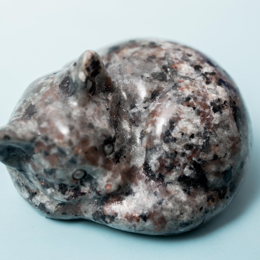 Yooperlite Sleeping Cat - 4 cm 123 gr (B)