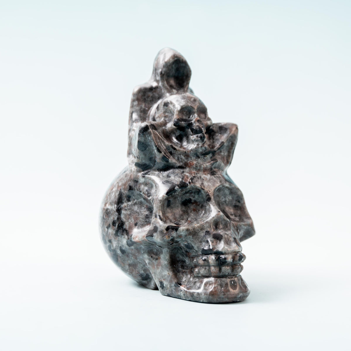 Yooperlite Skull with Ghost and Smaller Skull on Top - 10 cm 347 gr
