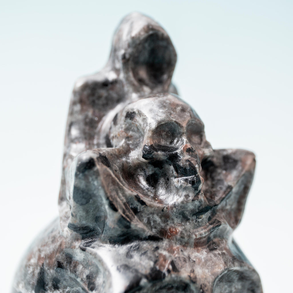 Yooperlite Skull with Ghost and Smaller Skull on Top - 10 cm 347 gr