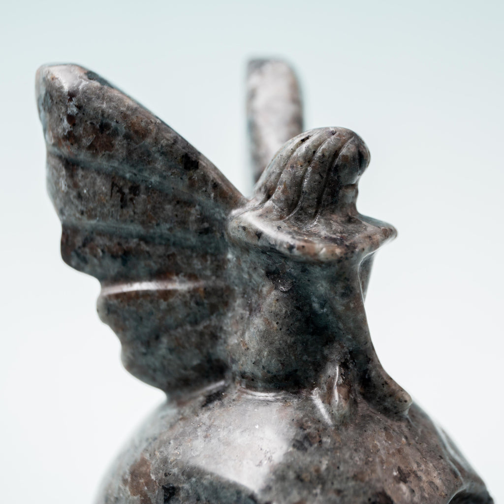 Yooperlite Skull with Fairy on Top - 10 cm 320 gr