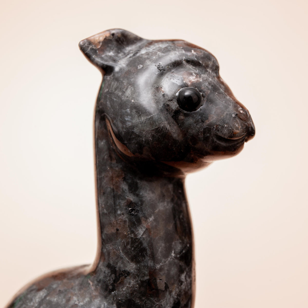 Larvikite Alpaca - 9 cm 142 gr