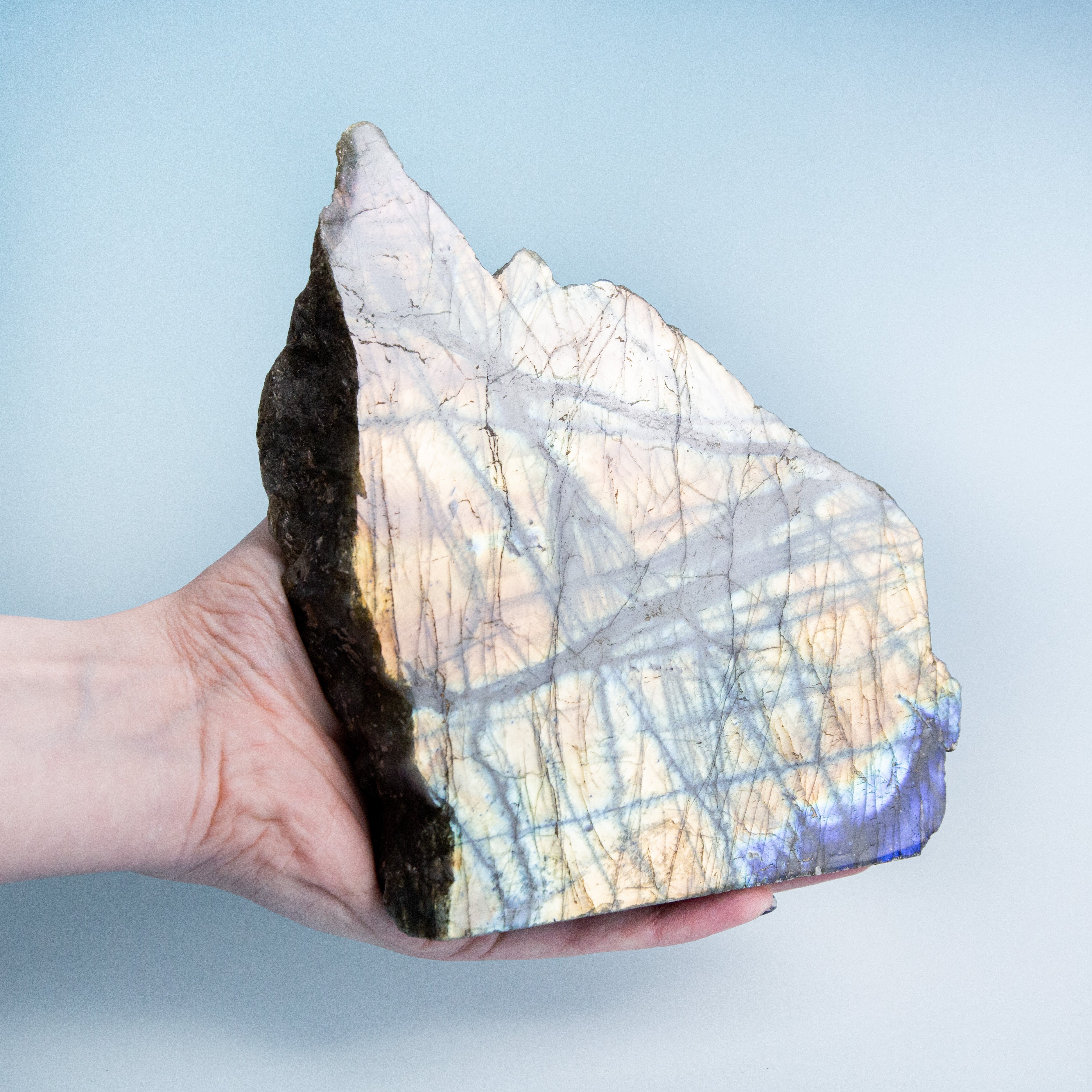 Labradorit egyik oldala csiszolt - 1141g