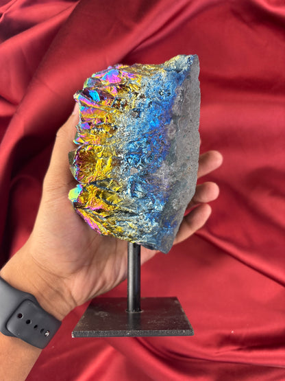 Titanium Aura Quartz on a metal stand / Titanium Aura kvarc fém állványon(1, 6kg)