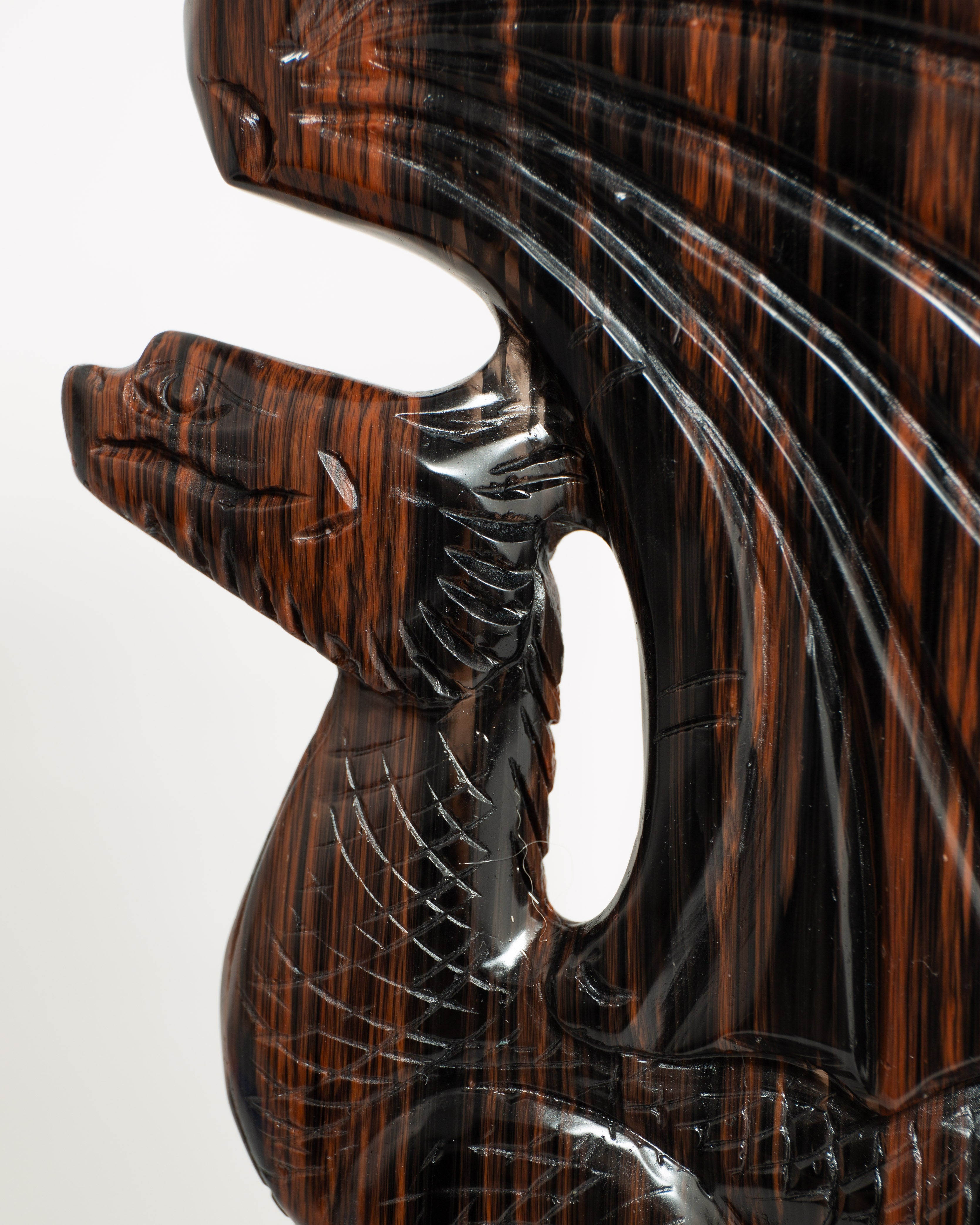 Mahagóni Obszidián Sárkány Faragvány Fém Állványon