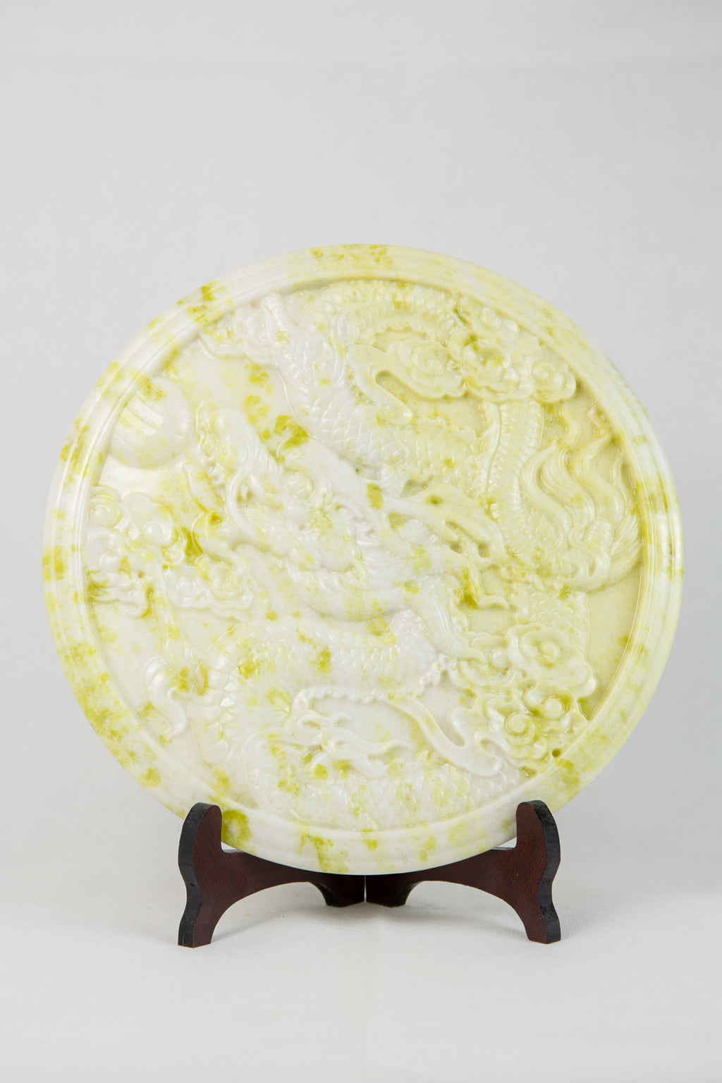 Sárkánymintás Korong Szerpentinből / Dragon Pattern Disc – Serpentine