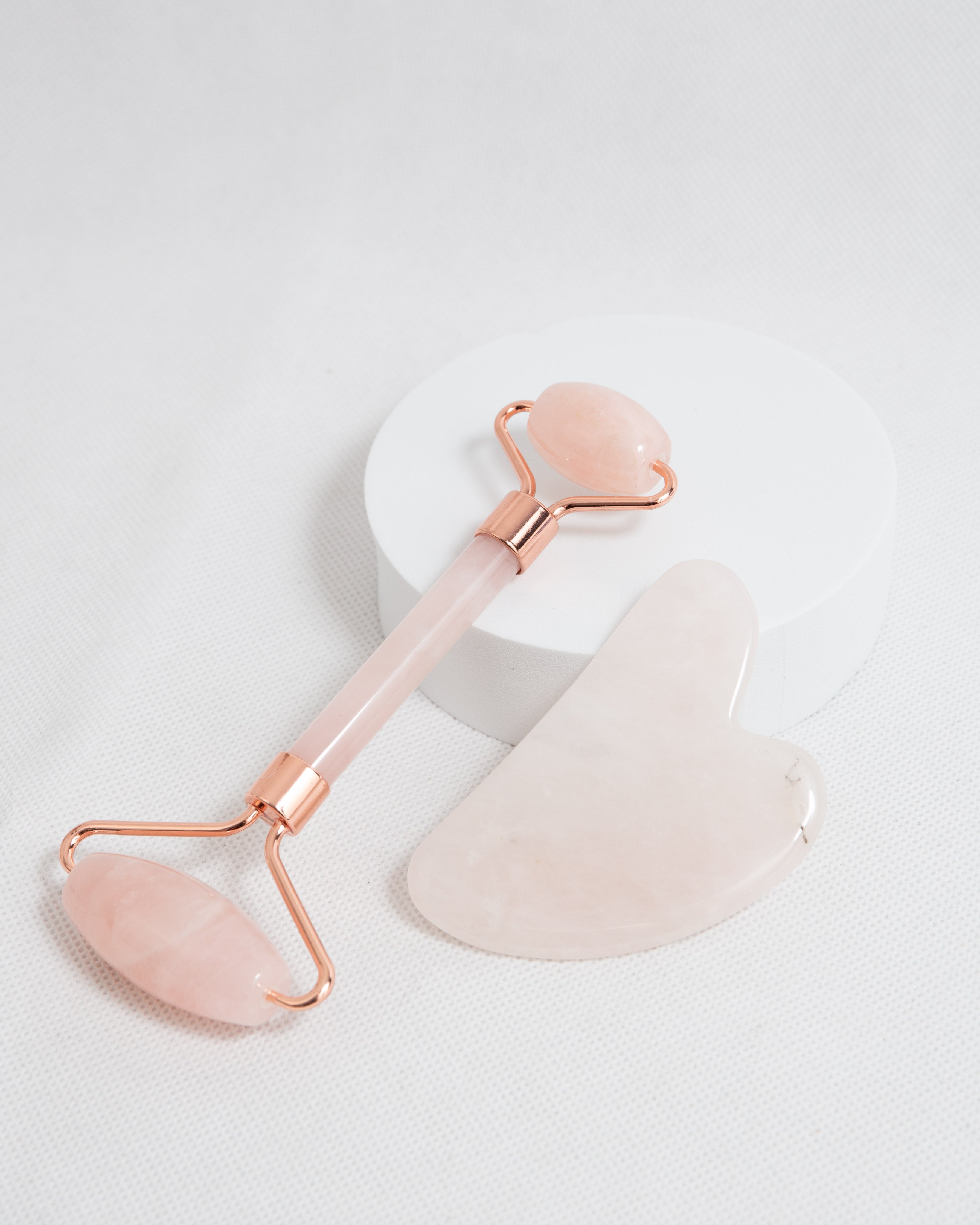 Anti-Aging Facial Massage Gift Set (Kristály Guasha és Roller) Rózsakvarc