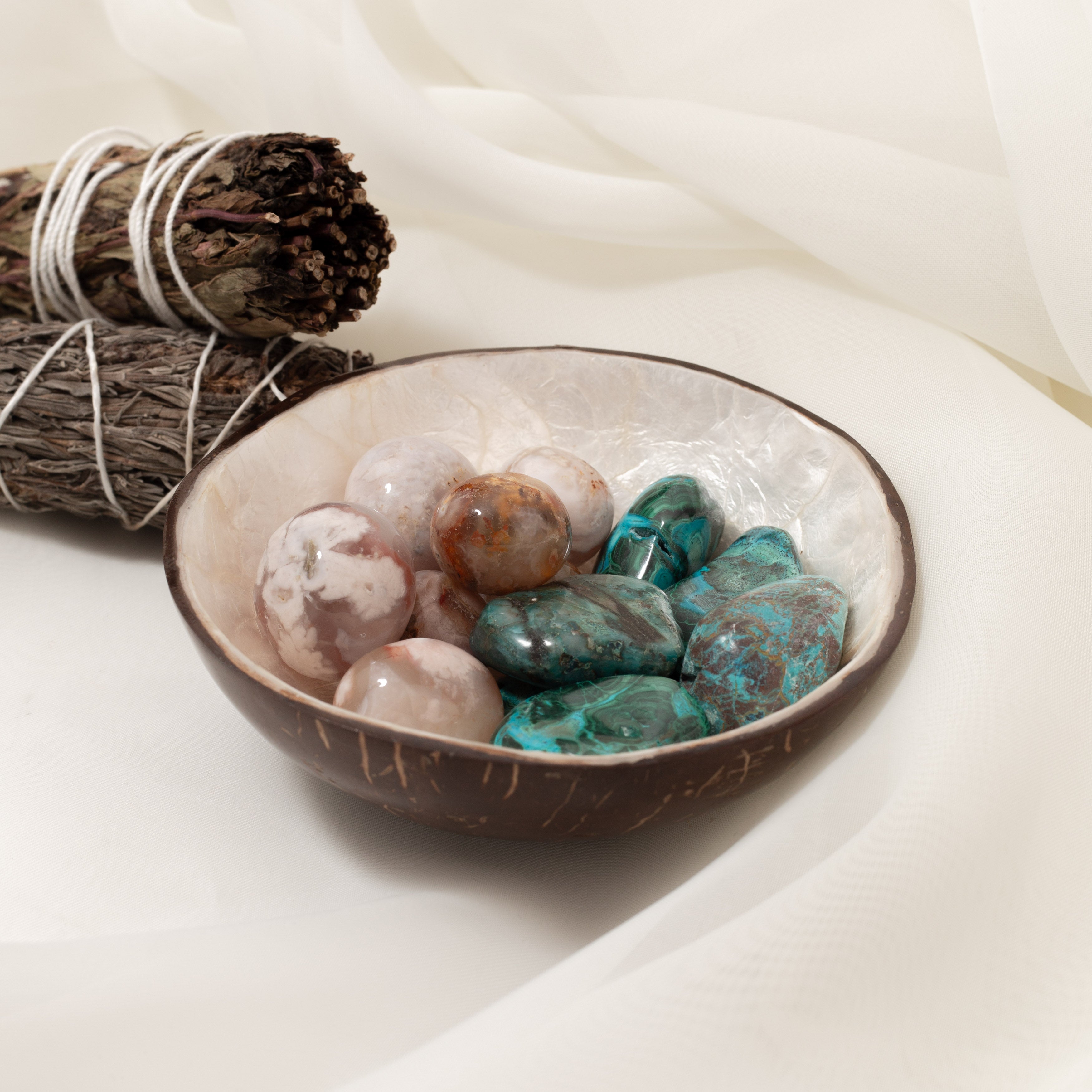 Mother of pearl Bowl (Coconut Shell) 11cm - Balinese Collection