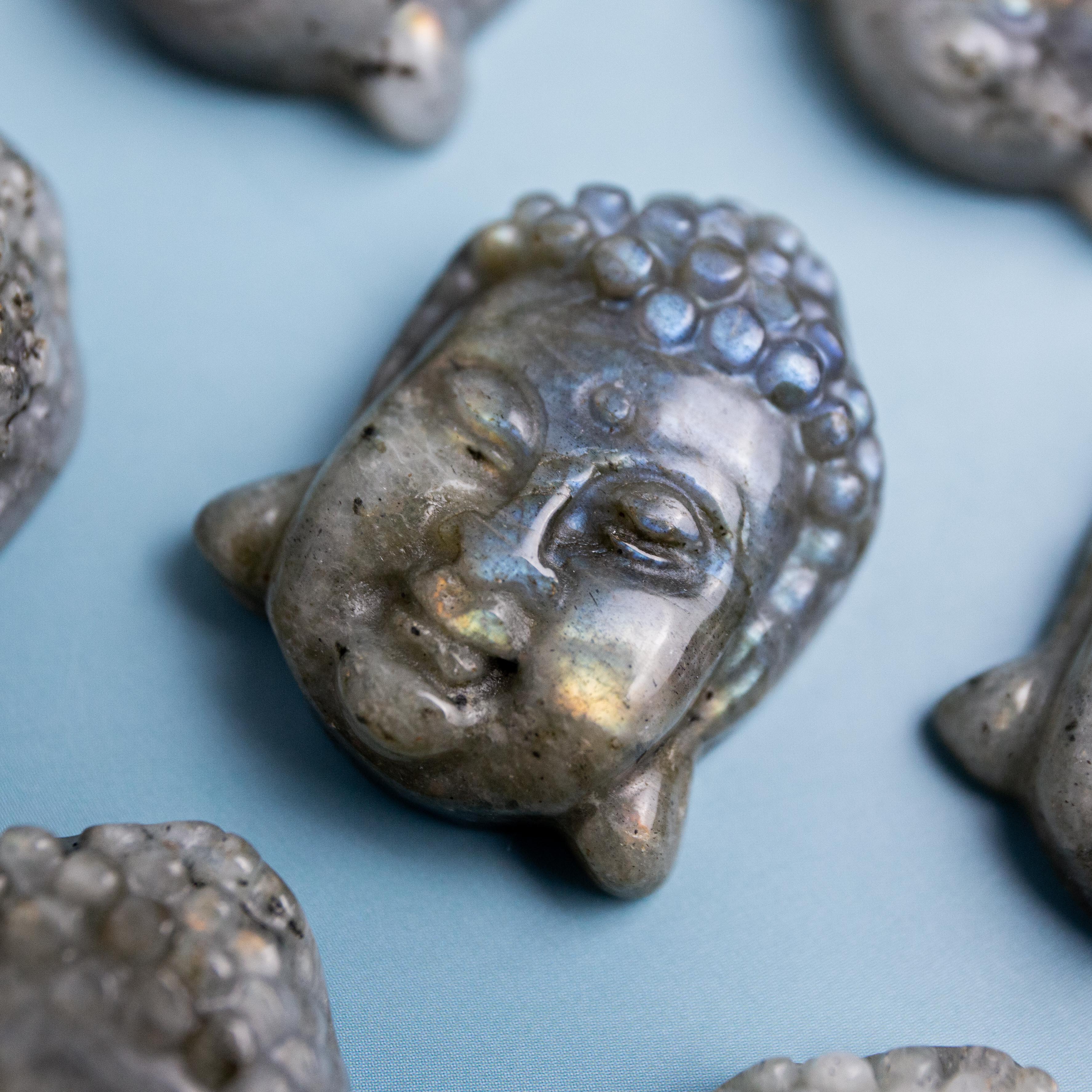 Labradorit Buddha arc – 3 cm