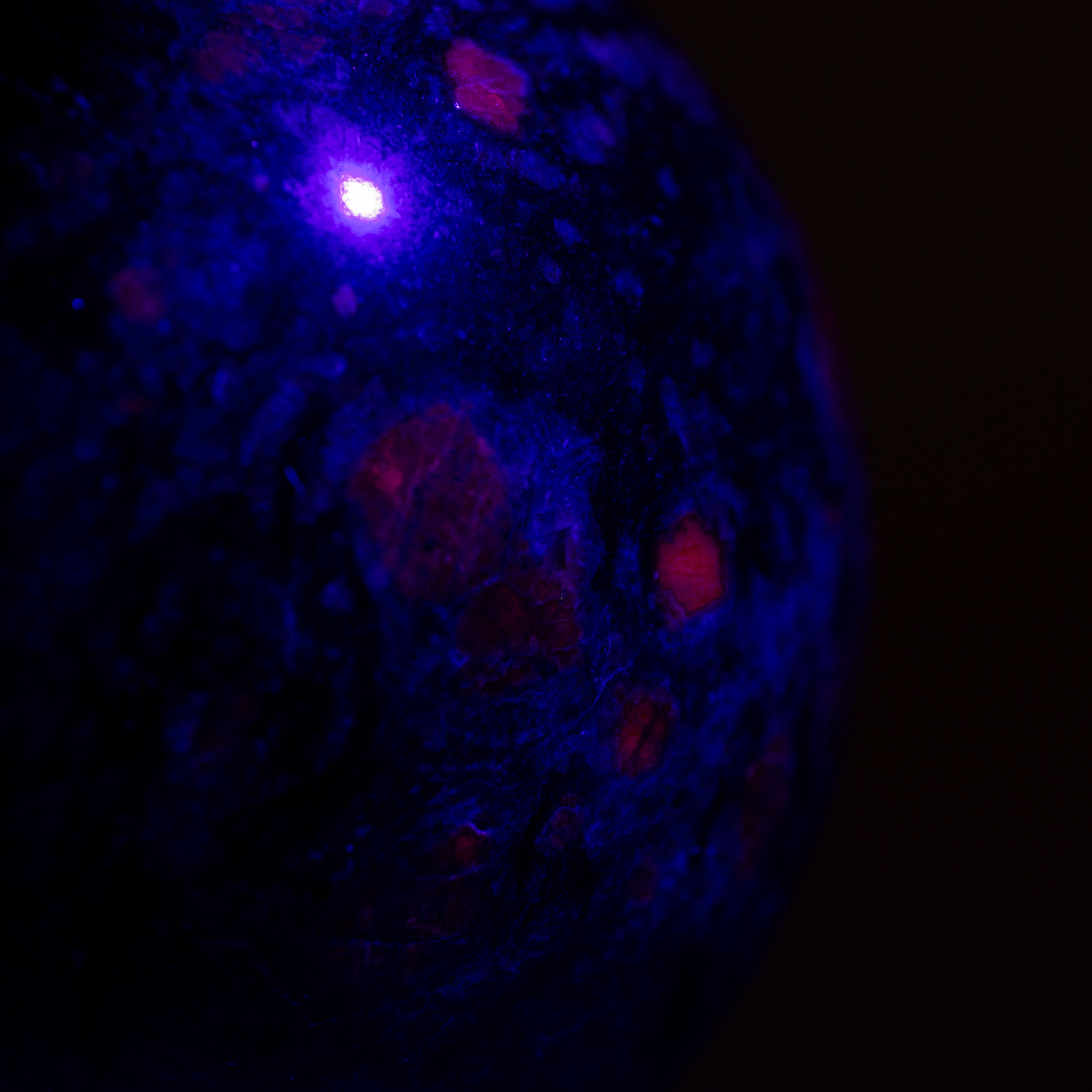 Golyó - rubin fuchsit 58 mm