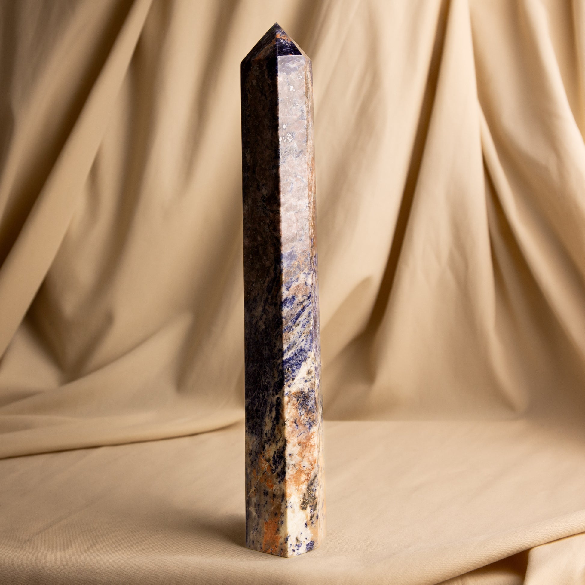 Torony - Szodalit 27 cm