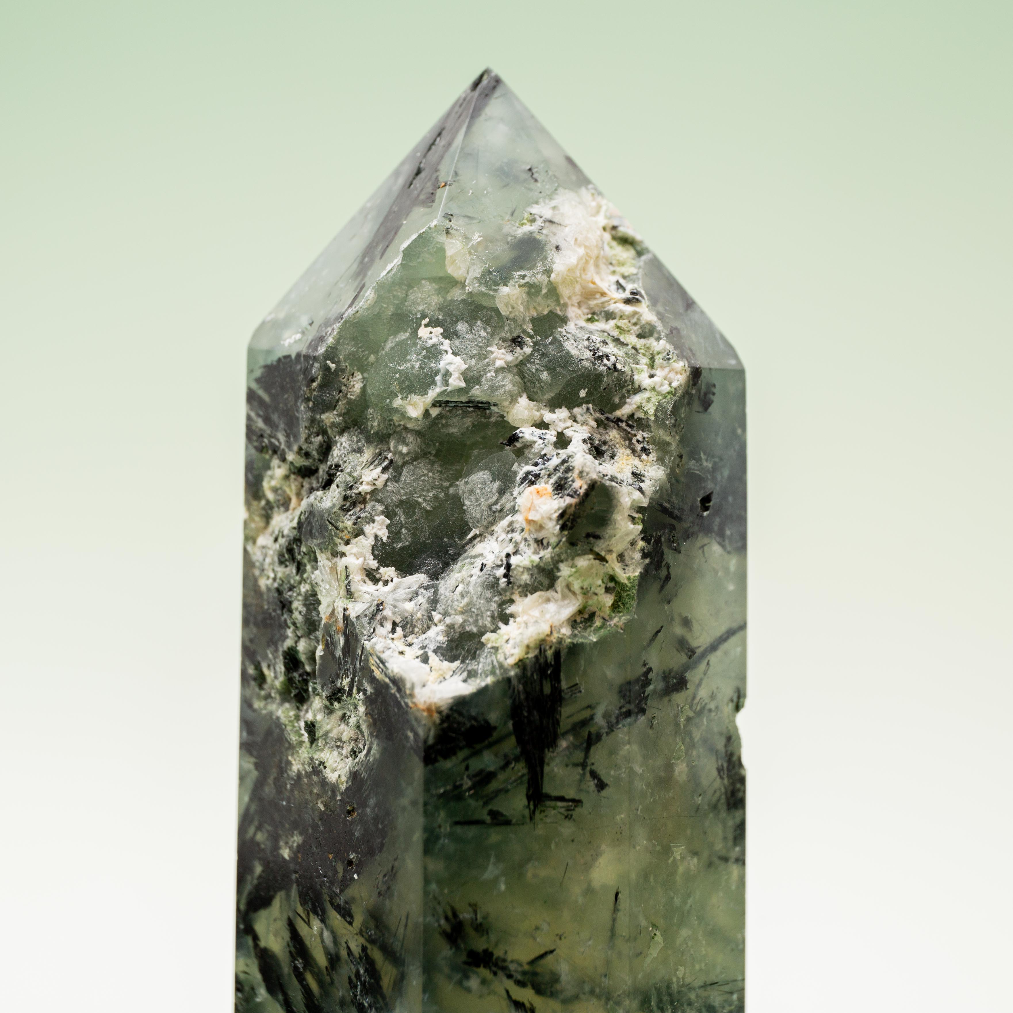 Prehnit Torony – 685g/20cm (B)