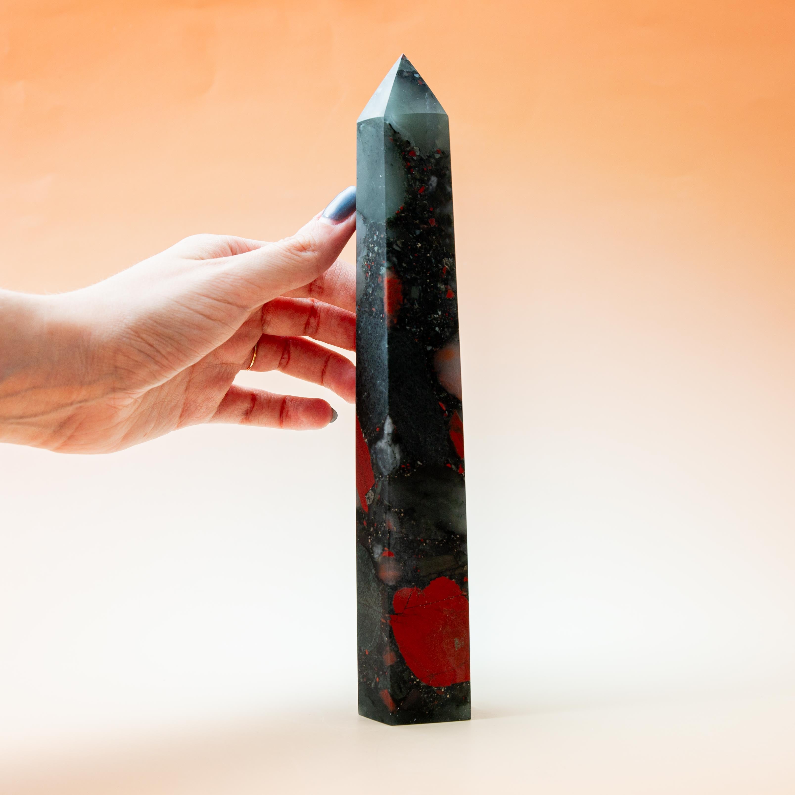 Dragon Blood Stone - 704g/24cm (B)