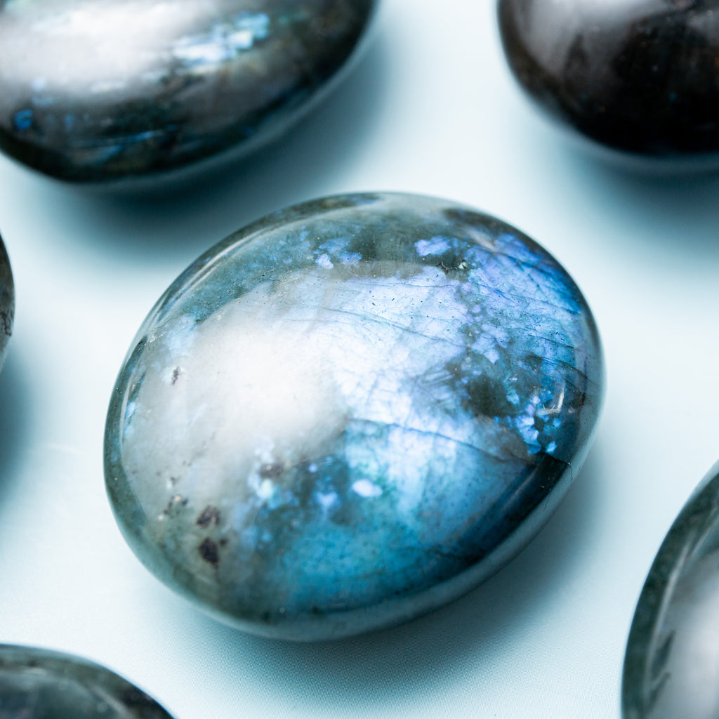 Labradorite Plam Stone - 4-5cm