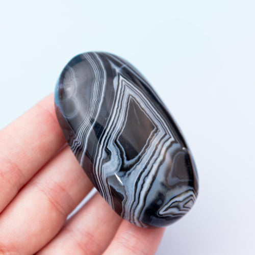 Black Agate Palm Stone - 6cm/65g (A)