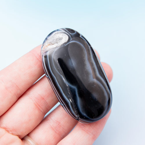 Black Agate Palm Stone - 5cm/49g (B)
