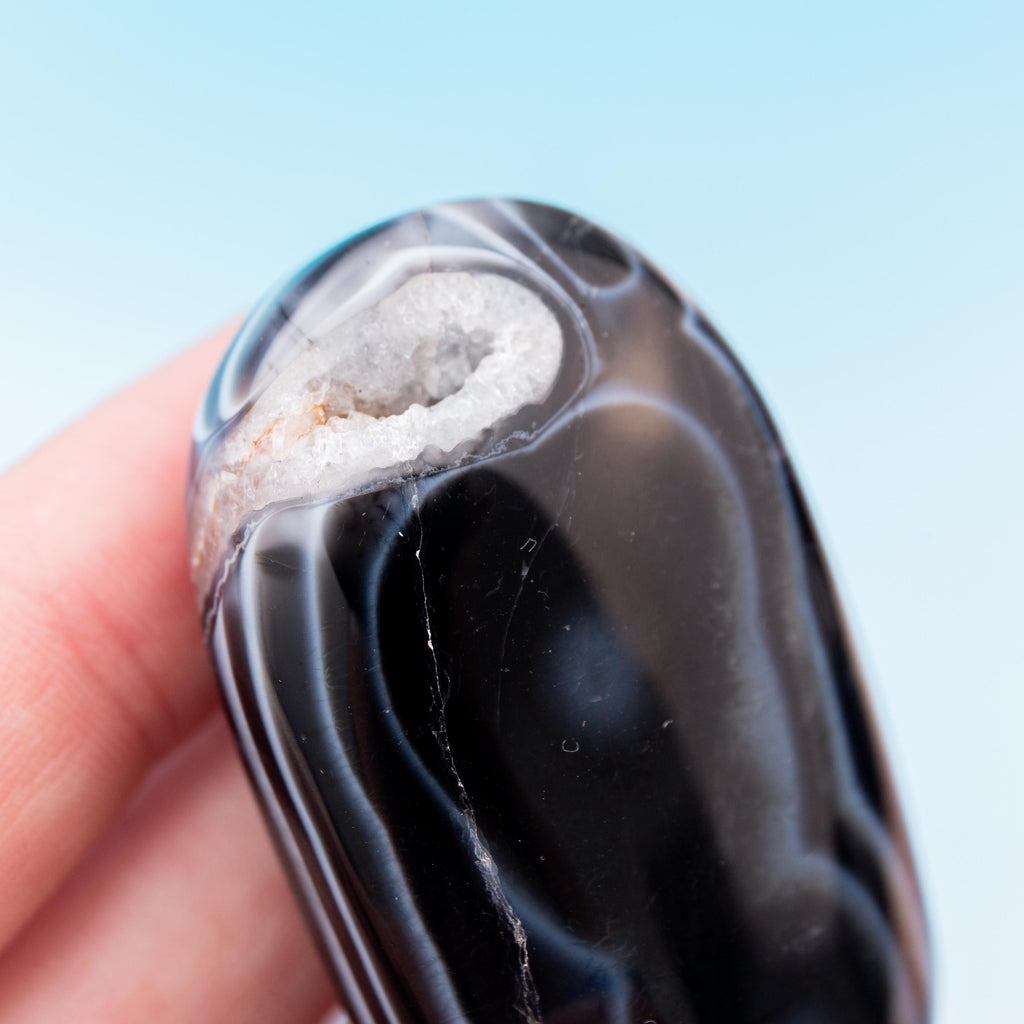 Black Agate Palm Stone - 5cm/49g (B)