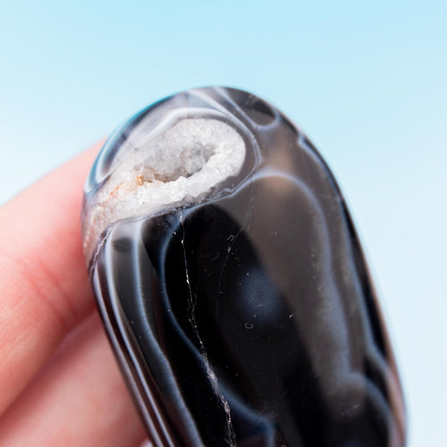 Black Agate Palm Stone - 5cm/49g (B)
