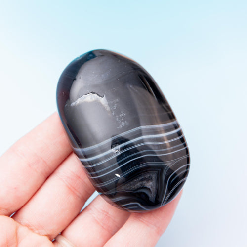 Black Agate Palm Stone - 6cm/92g (C)