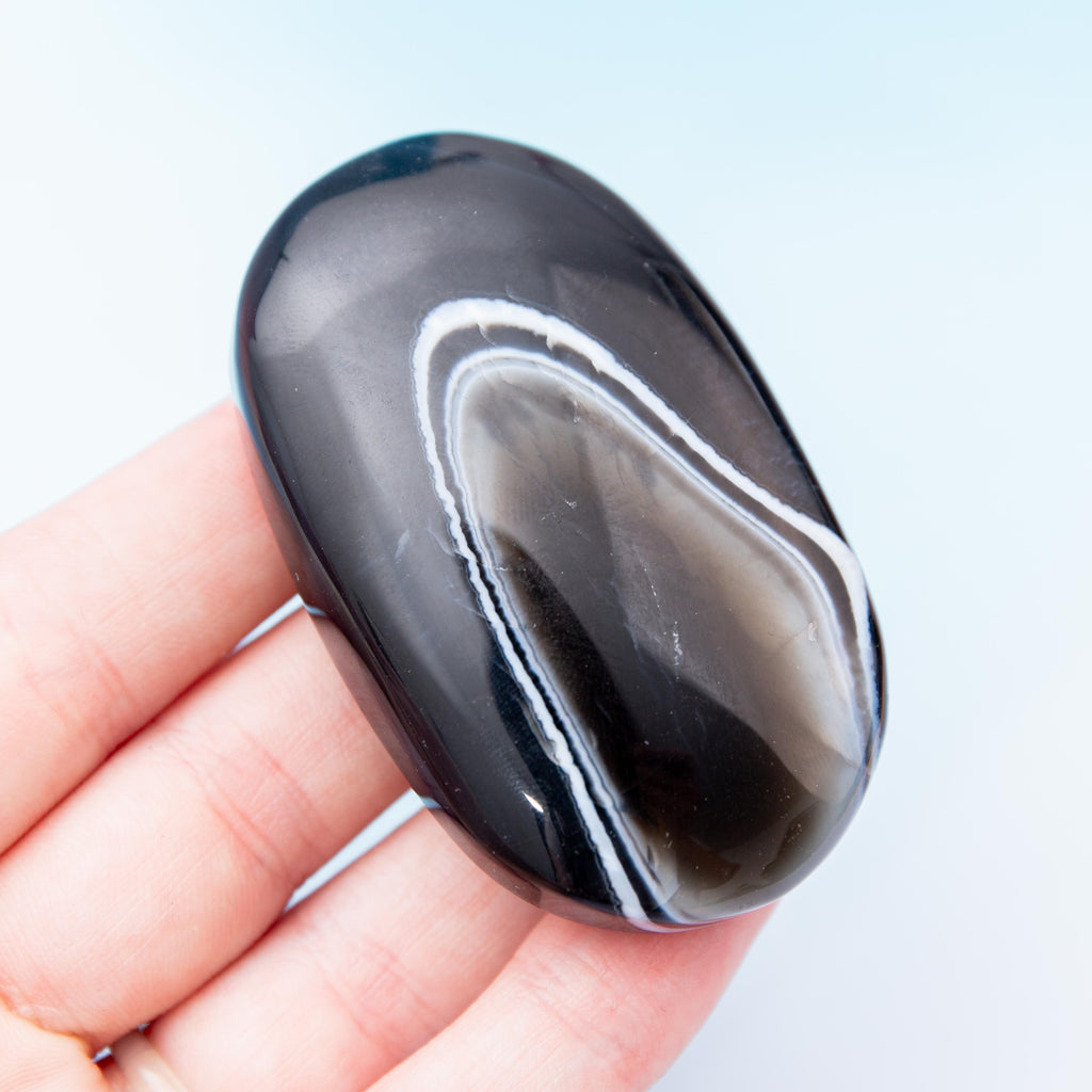 Black Agate Palm Stone - 6cm/77g (E)