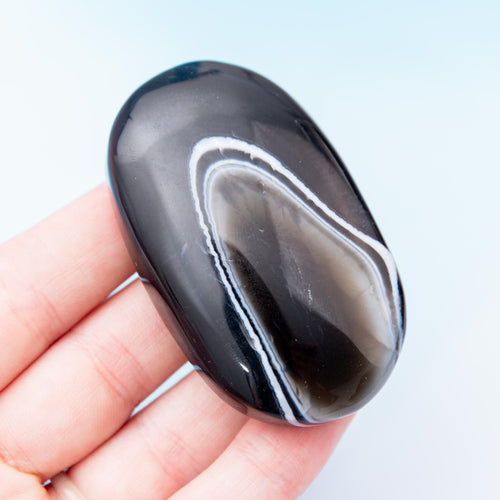 Black Agate Palm Stone - 6cm/77g (E)