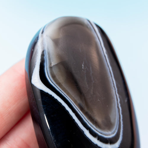Black Agate Palm Stone - 6cm/77g (E)