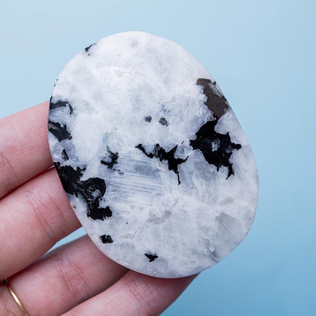 White Moonstone Palm Stone - 81g/6cm (C)